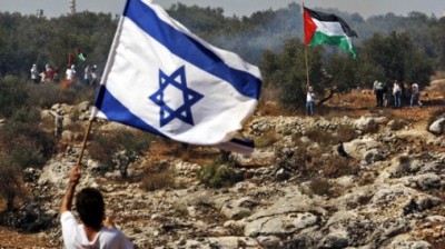 Drapeaux Israel Palestine face à face