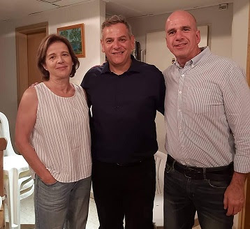 De gauche à droite : Elizabeth Garreaut, Nitsan Horowitz (leader de Meretz) et le docteur Eric Sitbon